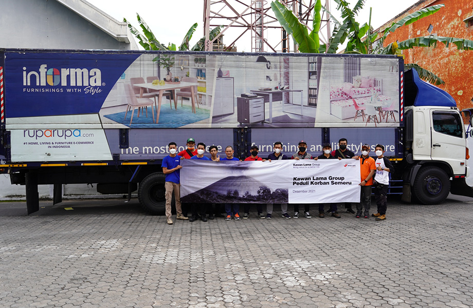 Kawan Lama Group Cares for People Affected by Mount Semeru Eruption